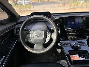 small car: Toyota bZ4X: 2022 г., Электромобиль, Кроссовер — 6