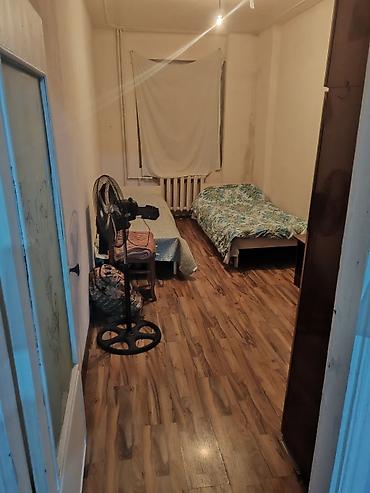 Mənzillər: Kirayə mənzil – 1 otaqlı - Plan: geniş bir otaq, mətbəx və sanitar — 3