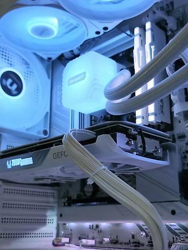 Desktop računari i radne stanice: Ryzen 7 9800X3D RTX 4070 TI X870 64GB 1TB - SM019PC. ✨ Prodaja i — 19