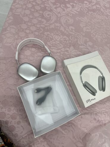 apple airpods original: Blutuzlu nauşnik. Serıy rengdedir. Sesi çox gurdur. 2 defe sadece