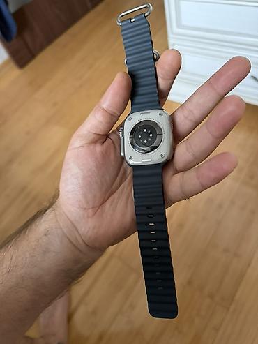 google pixel 4a: Apple Watch Ultra (49 mm) – titan korpus, qara Ocean Band tipli — 2