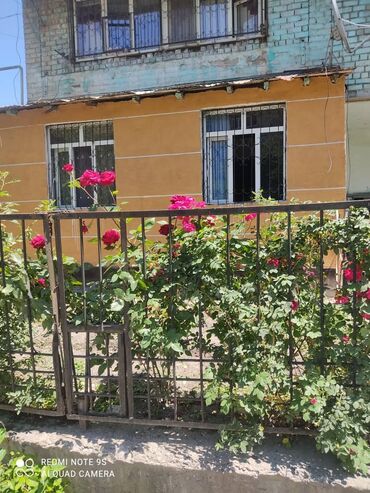 суточный кв джалал абад: 3 комнаты, 59 м², Индивидуалка, 1 этаж, Старый ремонт