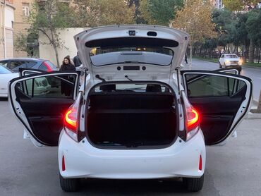 Toyota: Toyota Aqua hibrid hetçbek - Rəng: ağ - Güzgülərdə dönmə siqnalları — 13