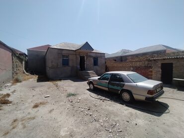 bir otaqlı ev satıram: 3 otaqlı, 100 kv. m, Təmirsiz