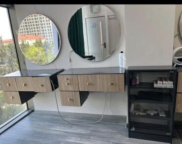 Divan və masa dəstləri: İşlənmiş, Saş kəsimi üçün masa, Güzgülü
