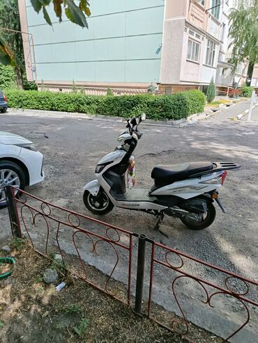 электро мотороллер с кузовом: Скутер M8, 125 куб. см, Бензин, Б/у