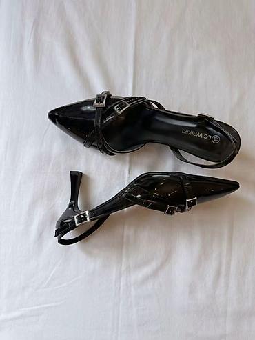 qadın ayaqqabi: - Stradivarius qara çiyin çantası: metal nitələr və halqalı bəzəklər — 8