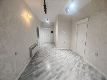 Uzunmüddətli kirayə mənzillər: Dəniz və şəhər panoraması ilə geniş mənzil tecili satilir - Geniş — 36