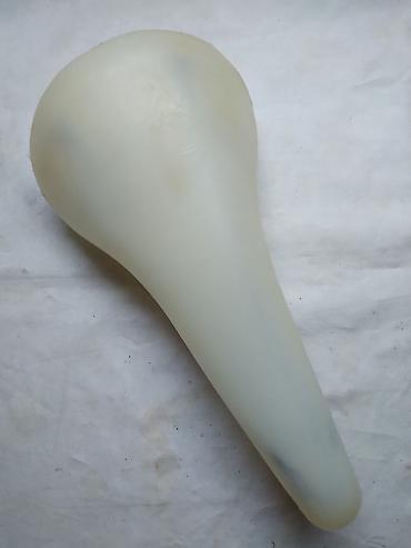 decatlon nis: Bicikl sediste plasticno=tvrdo,bez puza(klabne)ocuvano — 1