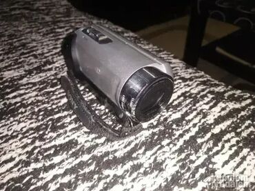 Video kamere: 1. Kamkorder Sony Handycam Dcr-Sx21 siva 2. Sony DCR-HC51E Camcorder — 8