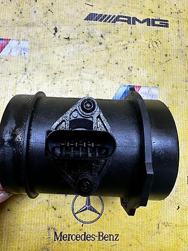 Другие детали для мотора: Расходомер воздуха BMW x5 объем 4.4 Датчик расходомера, воздушная — 7