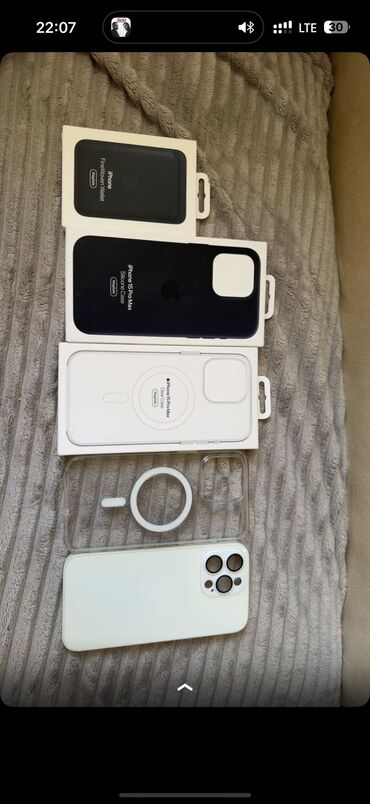 брелок для машины: Продаю оригинальные чехлы на IPhone 15 Pro Max. Черный силиконовый