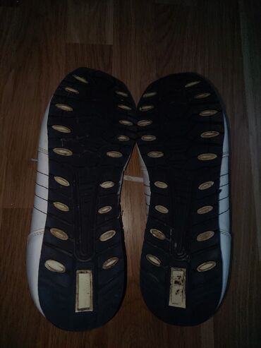 Krasofkalar və idman ayaqqabıları: Polaris krassovkası. 42 razmerdir. 2 manat — 9