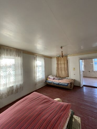 Həyət evləri və villaların satışı: Goygol rayonu Awigli kendi 1 ci perevaldan 50 metr awagi. Ev 2 — 10