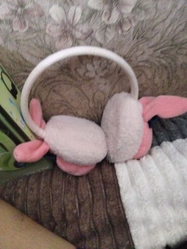 Oyuncaqlar: Bu şəkildəki məhsul yumşaq qulaqlıqlar (earmuff)dır, yəni qulaqları