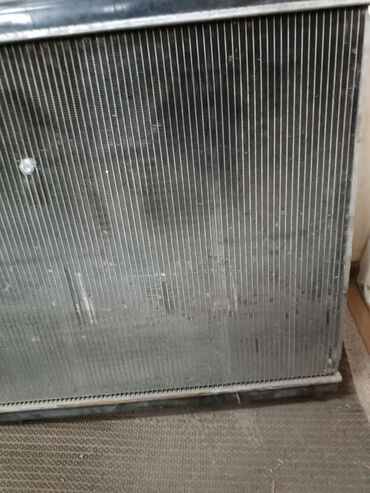 радиатор охлаждение: Продаю радиатор б/у, стоял на Тойота Секвойя 2004г. Радиатор не бежит