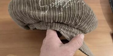 Костюмы с юбкой: Шапки стильные шерсть трикотаж Турция 200-300 сом отл сост витрина — 11