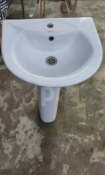 Общие краны, вентили: CLASSO brendinə məxsus açıq ağ rəngli ayaqlı hamam/lavabo çanağı