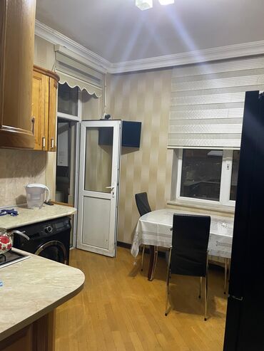 Köhnə tikili: Bakı, 9-cu mikrorayon, 3 otaqlı, Köhnə tikili, m. Memar Əcəmi, 127 kv. m — 9