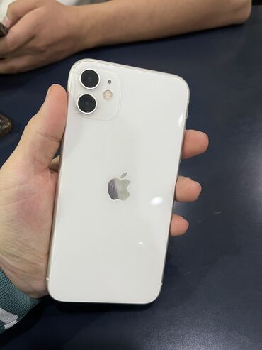 Apple iPhone: IPhone 11, Б/у, 64 ГБ, Белый, Чехол, 72 %