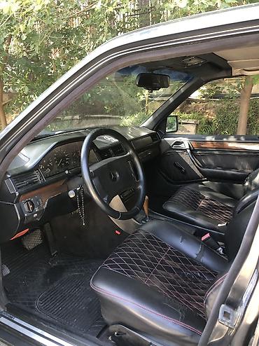yeşqa maşın: Mercedes-Benz E 230: 2.3 l | 1990 il Sedan — 9