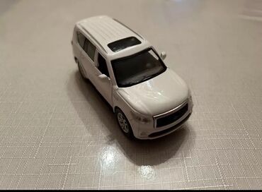 Avtomobil modelləri: Brabus G-Class metal oyuncaq avtomobil modeli - Miqyas: təxminən 1:32 — 24