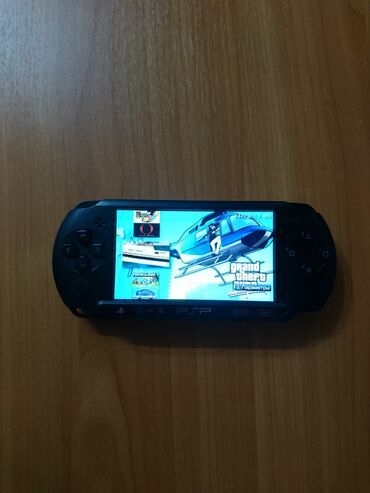 портативные консоли: Sony PSP в отличном состоянии, прошита. В комплекте зарядка, чехол и