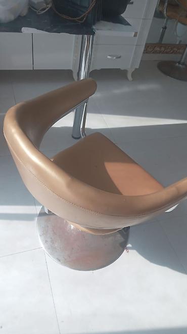 yevlax mebel: Salon kreslosu – dairəvi metal baza və xrom ayaq, fırlanan mexanizm. - — 1