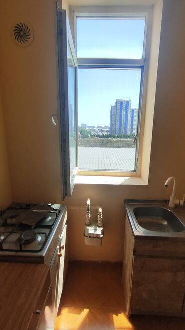 Uzunmüddətli kirayə mənzillər: Komsamol dairesinde. piyada keçidin yanında. 24 saat oba marketin — 17