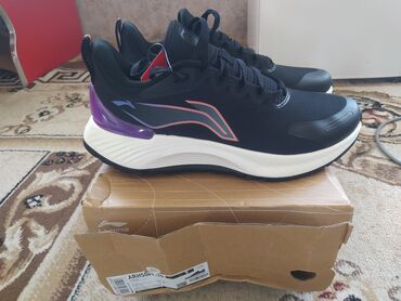 asics бишкек цена: Кроссовки Li-Ning Кроссовки для бега / тренировок Продаю кроссовки в