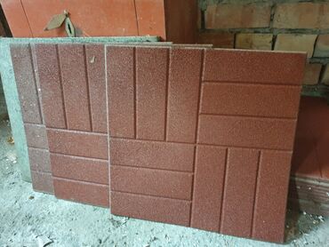 Другие строительные материалы: Резиновые плитки с полосами 50×50см. Толщина 1.3-1.5см . Для