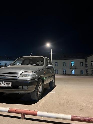 Chevrolet Niva: 2004 г., 1.7 л, Механика, Бензин, Внедорожник