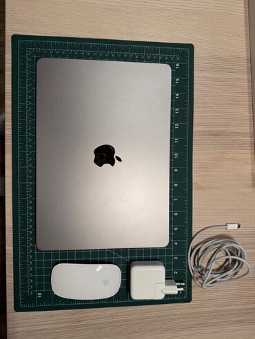 макбук эйр: Ноутбук, Apple, 8 ГБ ОЗУ, Apple M2, 13.3 ", Для несложных задач, память SSD