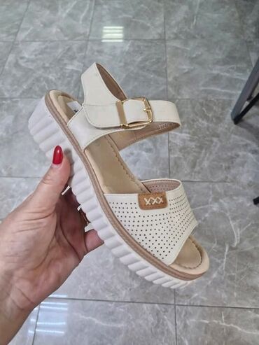 crno beli tech fleece: Sandals, 41
