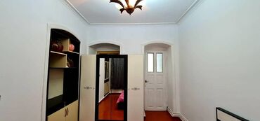 Uzunmüddətli kirayə mənzillər: 28 may, Heydər Əliyev sarayının yanında, 2 mərtəbəli binanın 1-ci — 14