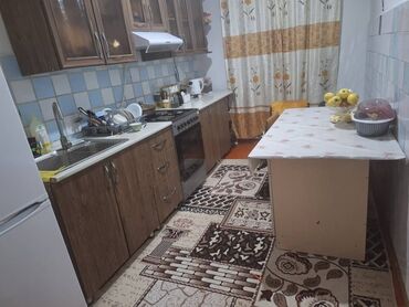 декоративные подушки на диван: Продаю квартиру в городе Орловка ул. Правда. квартира находится в