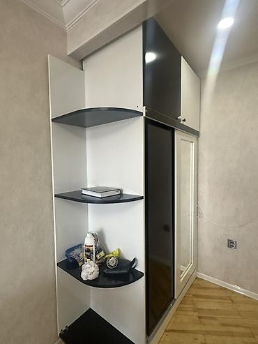 yataq dolab: Qarderob şkafı – sürgülü qapılı, güzgülü, üst dolablı - Rəng: qara-ağ — 2