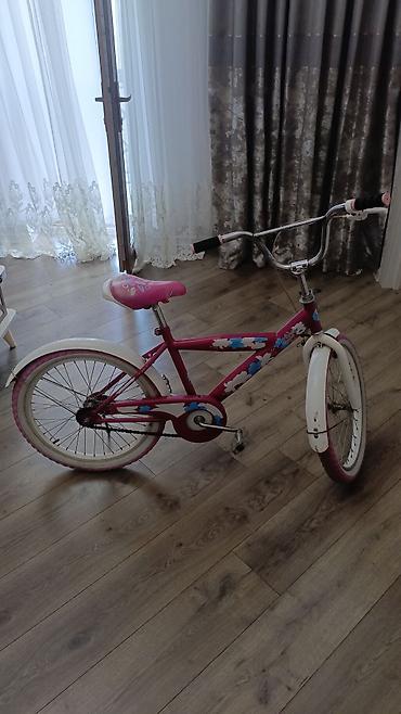 18 lik velosiped: Uşaq velosipedi – 20" təkər ölçüsü - Rəng: çəhrayı-ağ, çiçək naxışlı — 1