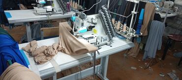 4 нитка швейная машинка: Тигүүчү машина Jack, Жарым автоматтык