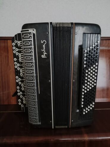 Музыкальные инструменты: Продаю баян Рубин-5 за 1500 сом 
г.Кара-Балта. ул Коммунальная 27 т