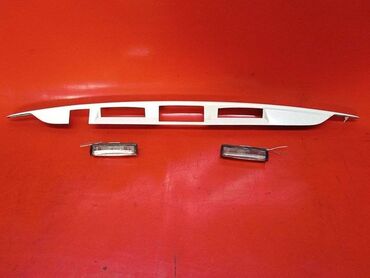 Вентиляторы: Накладка крышки багажника Toyota, 2001 г., Б/у, Оригинал