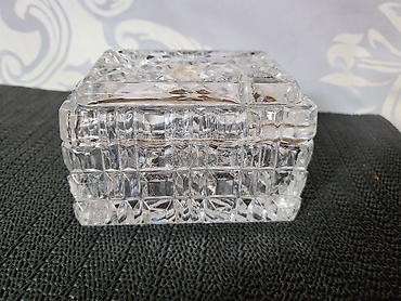 bastenski set: Satula/pepeljara nova kristal Zajecar iz 70ih godina. Set nov od — 10