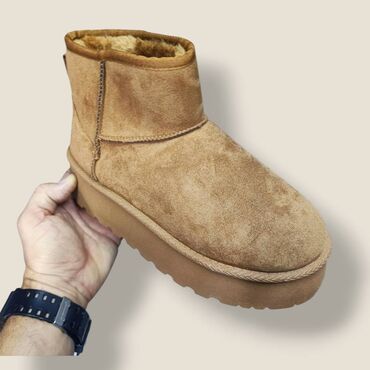 Ugg obuća: Ugg čizmice NOVO

Novo
Brojevi 36 do 41

fb Moja Kupovina 1 — 10
