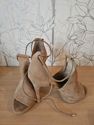 Босоножки, сандалии, шлепанцы: Босоножки, 37.5, Б/у, Самовывоз — 5