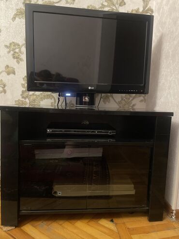 Ütüləmə lövhələri: Tv altı .İşlenmiş.Yaxşı veziyyetde