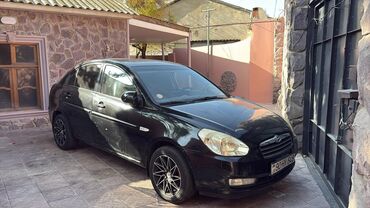 Hyundai: Hyundai Accent: 1.4 l | 2009 il Sedan — 1