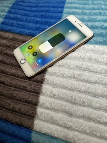Vauxhall: IPhone 8 Plus, Золотой, Беспроводная зарядка