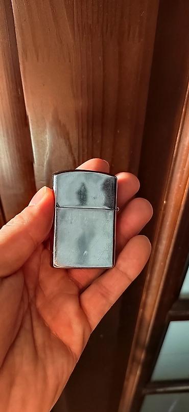zippo yandıran: Metal qutu alovlandırıcı – “Berlin” dizaynlı - Korpus: cilalanmış — 2