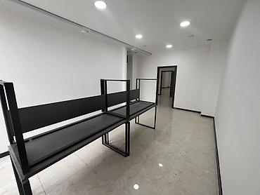 Коммерциялык мүлк: Кеңселерди ижаралоо, 100 м², Бизнес борборунда, Тоолор көрүнүп турат, 1-катар, Өзүнчө ашканасы менен — 10