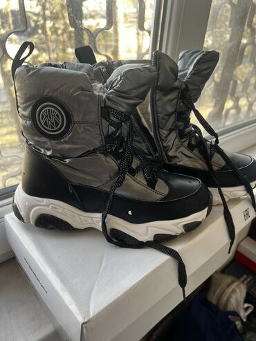 Угги: Б/у - Угги короткие из замши, карамельный цвет, на толстой резиновой — 3